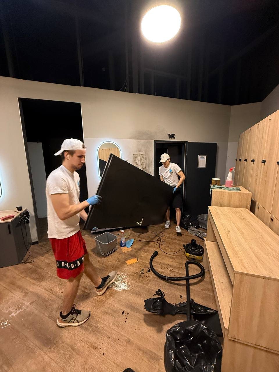 Changing rooms, cleared and reset — Clean Planet Wien